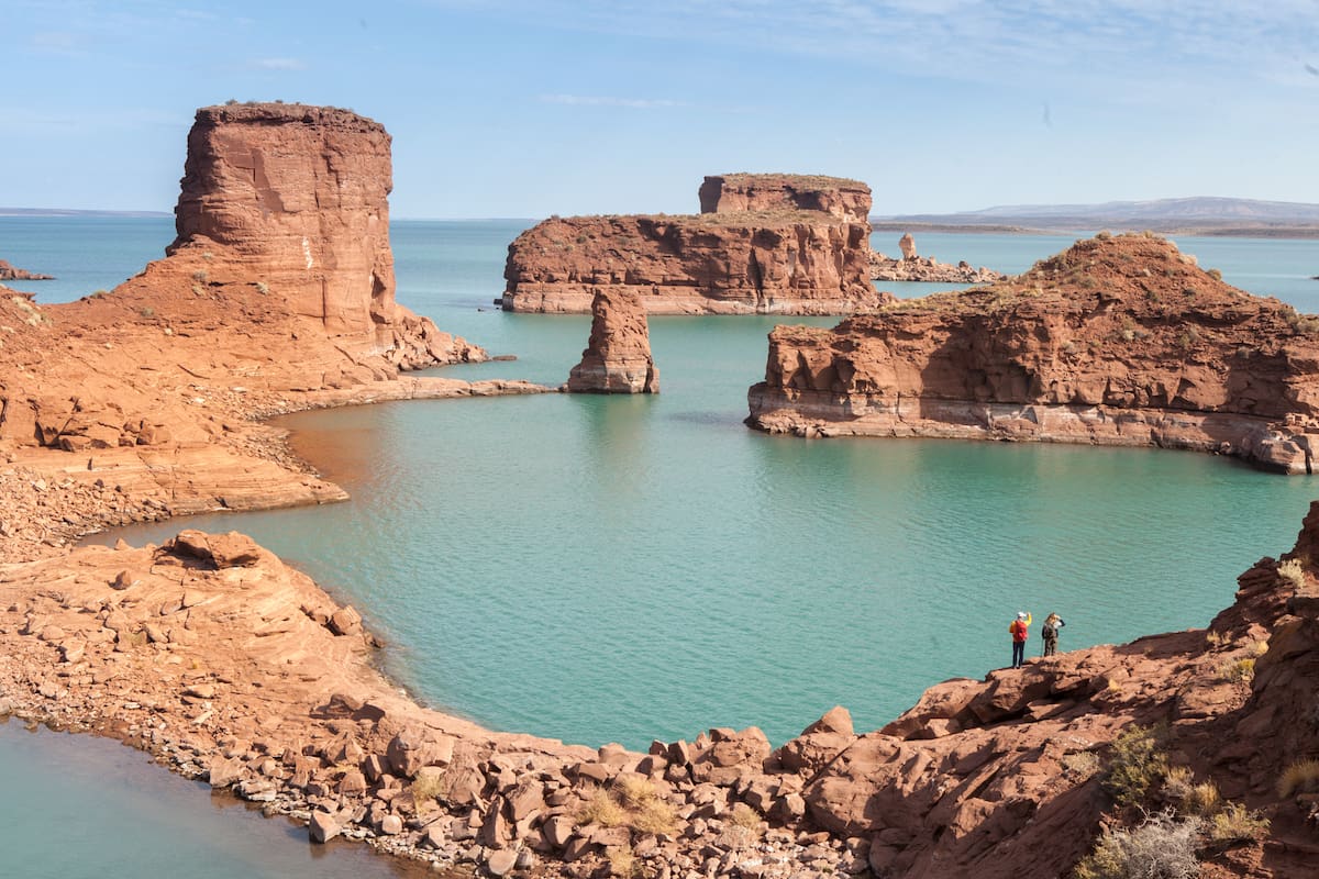 El área tiene zonas de aguas turquesas.