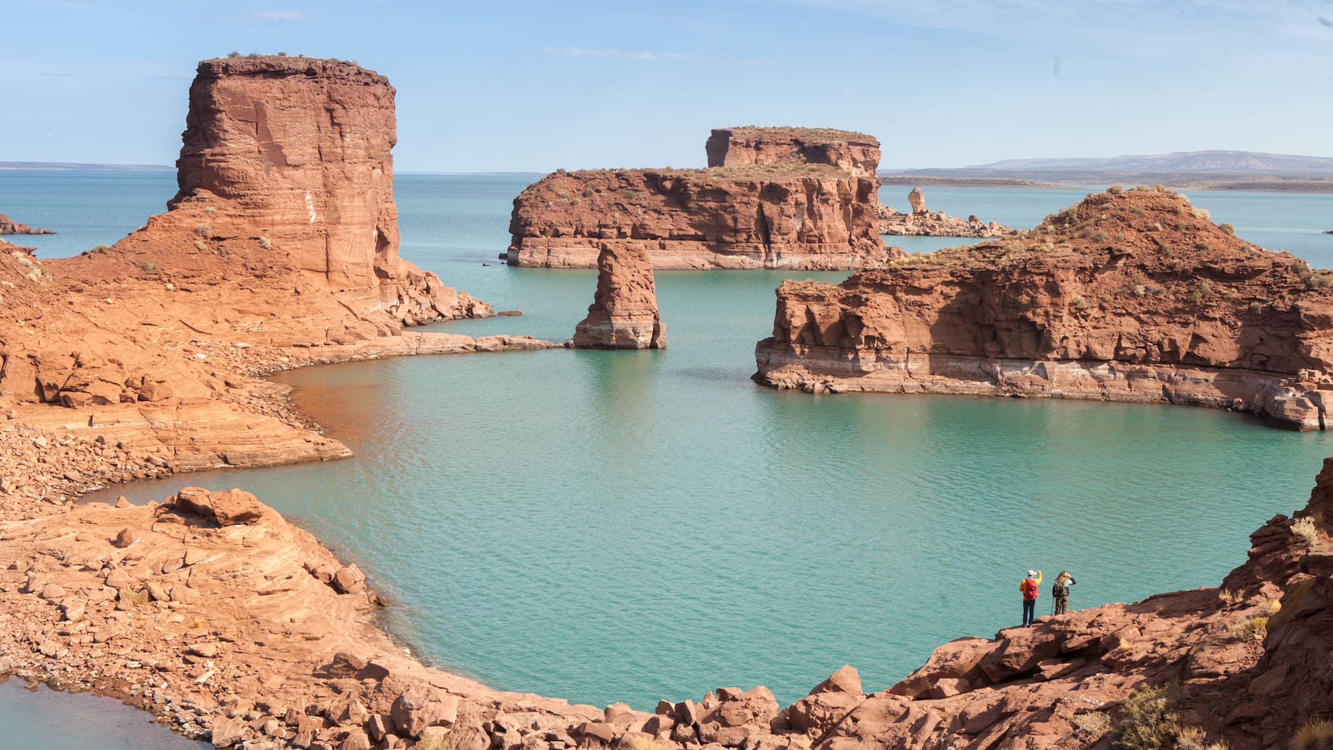 El área tiene zonas de aguas turquesas.