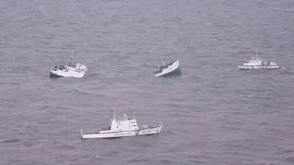 El Aredelta I se partió al medio y sus tripulantes fueron rescatados por Prefectura