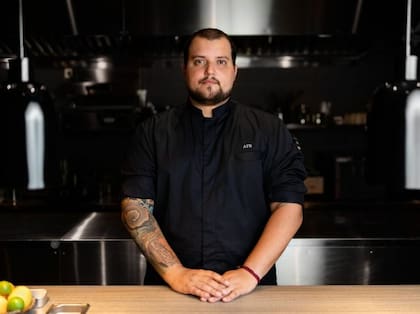 El argentino Agustín Ferrando Balbi también recibió Tres Cuchillos por su restaurante Andō (Hong Kong)