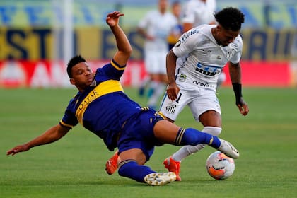 Boca-Santos jugaron una de las semifinales de la última Copa Libertadores; podrían volver a enfrentarse si los brasileños dejan atrás a San Lorenzo.