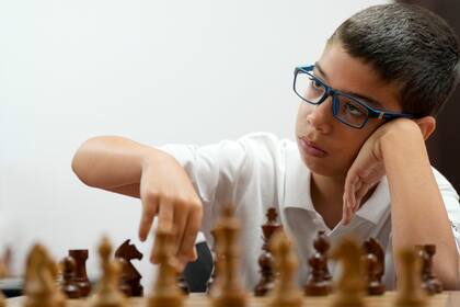 El argentino Faustino Oro, de solo 10 años, durante el torneo Internacional de ajedrez en Barcelona, en el que fue proclamado Maestro Internacional