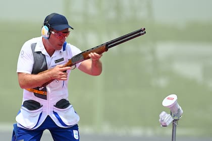 El argentino Federico Gil compite en la clasificación de Skeet masculino durante los Juegos Olímpicos de Tokio 2020.