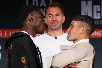 El argentino Gustavo Lemos, cara a cara con el estadounidense Richardson Hitchins, en la previa del combate que realizarán en Las Vegas