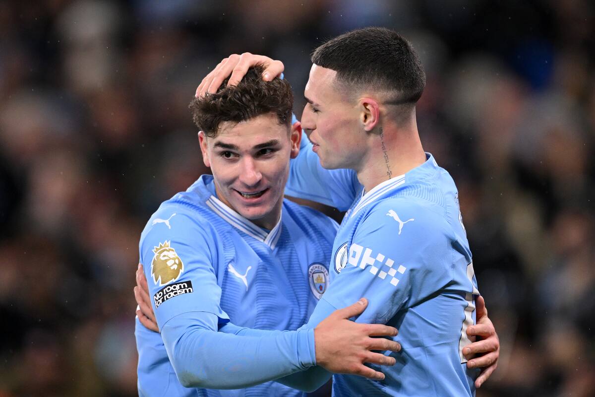 El argentino Julián Álvarez y el inglés Phil Foden, una sociedad cada vez más aceitada en el once titular de Manchester City