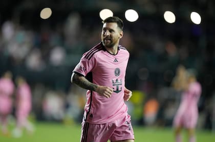El argentino Lionel Messi, del Inter Miami, festeja un gol en el encuentro ante el Revolution