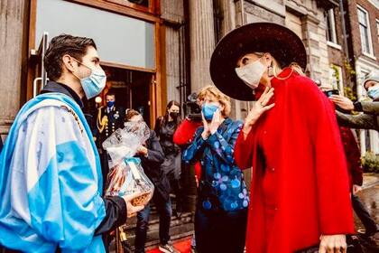 El argentino logró acercarse a la reina Máxima y entregarle productos argentinos.