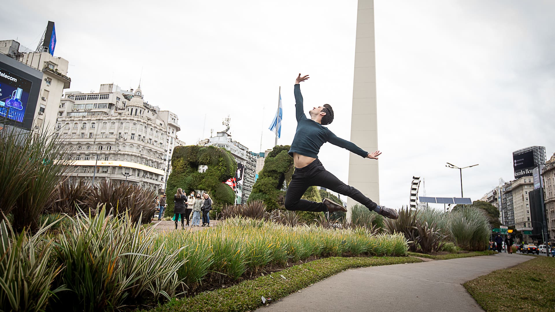 El bailarín argentino Lucas Erni, solista del Ballet de San Francisco, en una producción de fotos durante su reciente visita a Buenos Aires