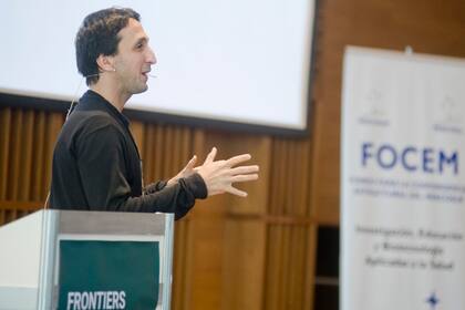 El argentino Lucas Garibaldi contó durante 25 minutos cómo trabaja en aumentar la biodiversidad en la zona agroganadera argentina por excelencia