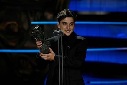 El argentino Matías Recalt, de La sociedad de la nieve, con el Goya 2024 a mejor actor revelación