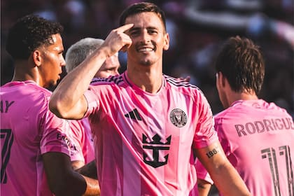 El argentino Tadeo Allende marcó de cabeza para Inter