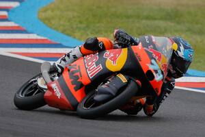 El argentino Valentín Perrone, de Red Bull KTM Tech3, largó la carrera de la categoría Moto3 desde la novena posición