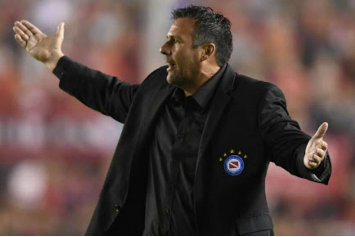 El Argentinos Juniors de Diego Dabove era puntero de la Superliga antes del receso, pero no pudo mantener la forma en el inicio de 2020 y no levanta cabeza