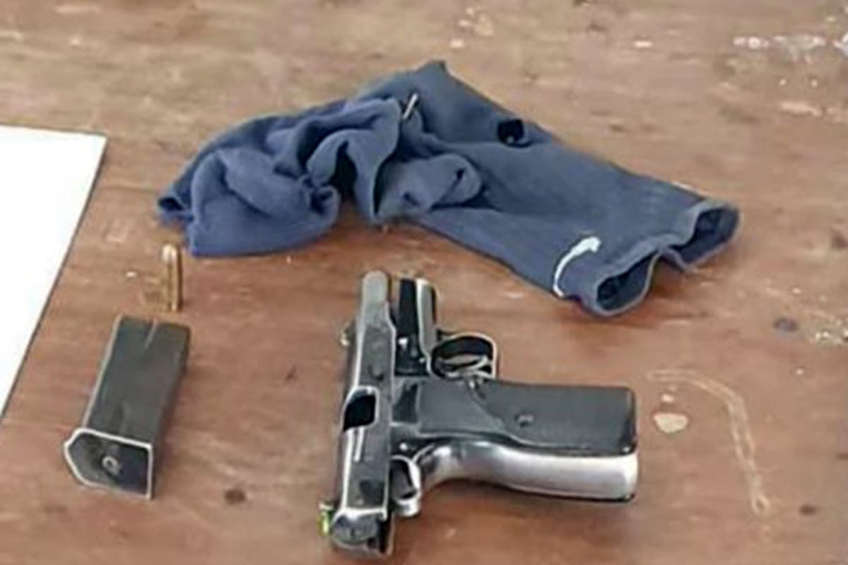 El arma 9 milímetros que se le secuestró a una persona antes del acto de Milei, en San Juan