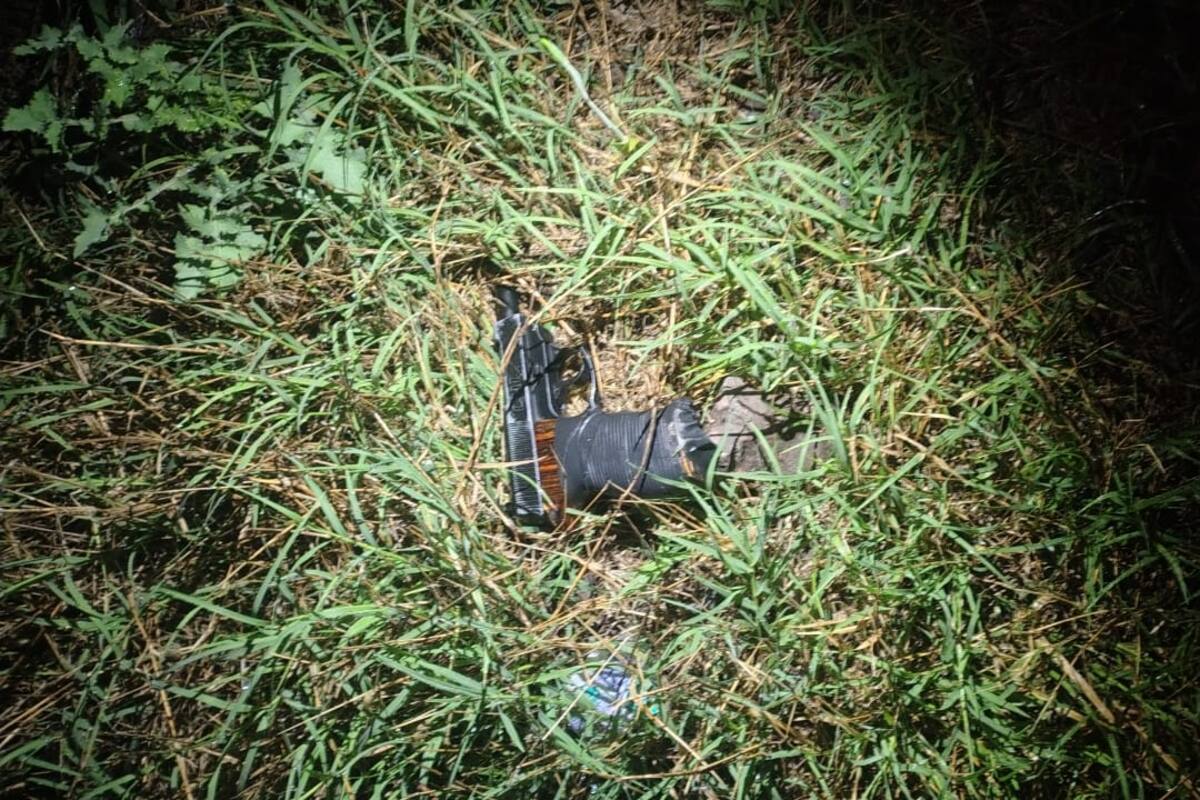 El arma de utilería que utilizaron los delincuentes para el intento de asalto