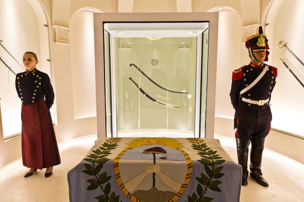 El arma del Libertador abandonará el Museo Histórico Nacional para su custodia definitiva en el cuartel de Palermo