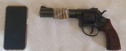 El arma por la que también arrestaron al padre de la viuda negra