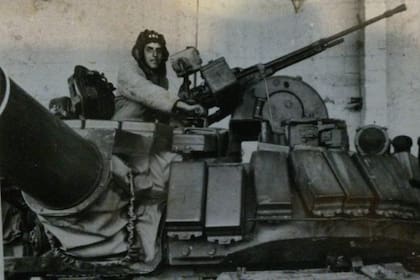 El armenio Gagik Ananyan, en un tanque T-72, durante los combates en 1993 en Nagorno-Karabaj; hoy vive en Buenos Aires