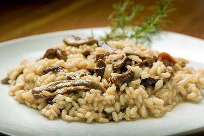 El aroma es profundo, con notas a tierra, caramelo y nuez moscada del shitake lo posicionan como el complemento perfecto para un risotto