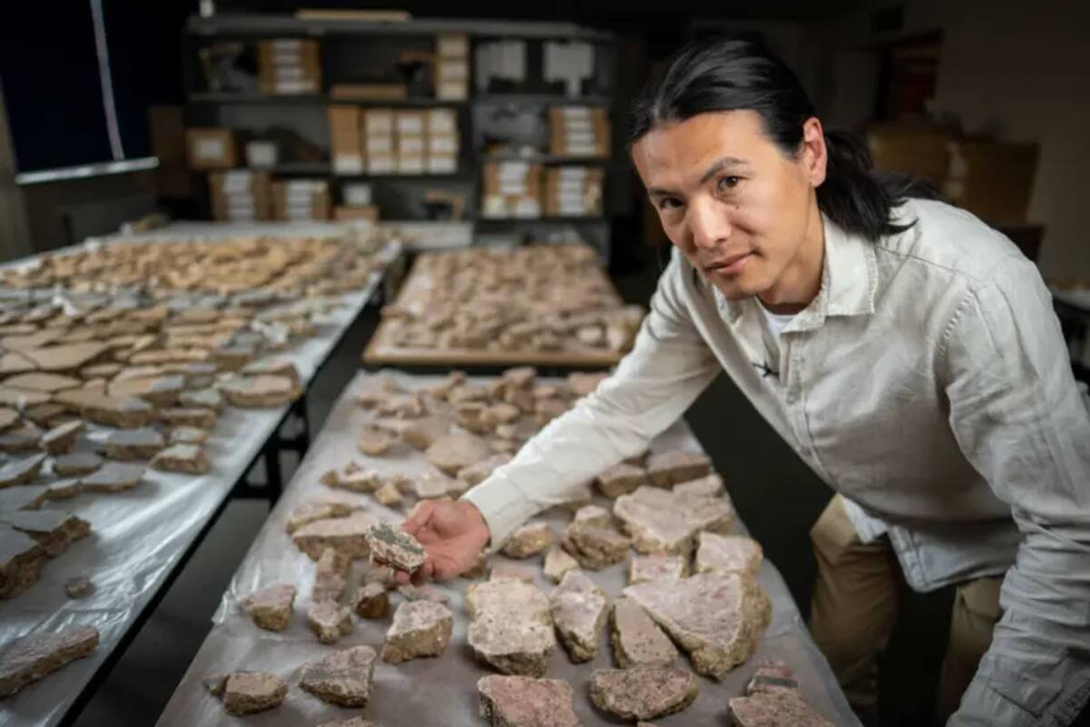 El arqueólogo Han Li pasó meses ensamblando los fragmentos