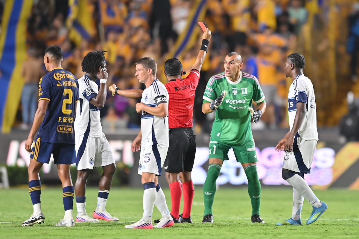 El arquero argentino Nahuel Guzmán, de Tigres, fue expulsado por empujar al árbitro Iván Barton durante el partido ante Whitecaps por la Leagues Cup