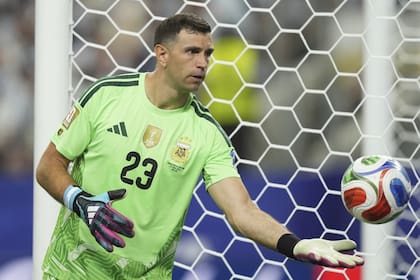 El arquero de la selección argentina tiene una imponente casa en Mar del Plata que comparte con su mujer y sus hijos