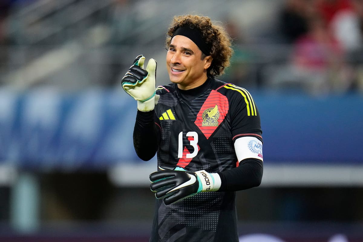 El arquero de México Guillermo Ochoa durante el partido contra Panamá por las semifinales de la Liga de Naciones de la CONCACAF, el jueves 21 de marzo de 2024, Arlington, Texas. (AP Foto/Julio Cortez)