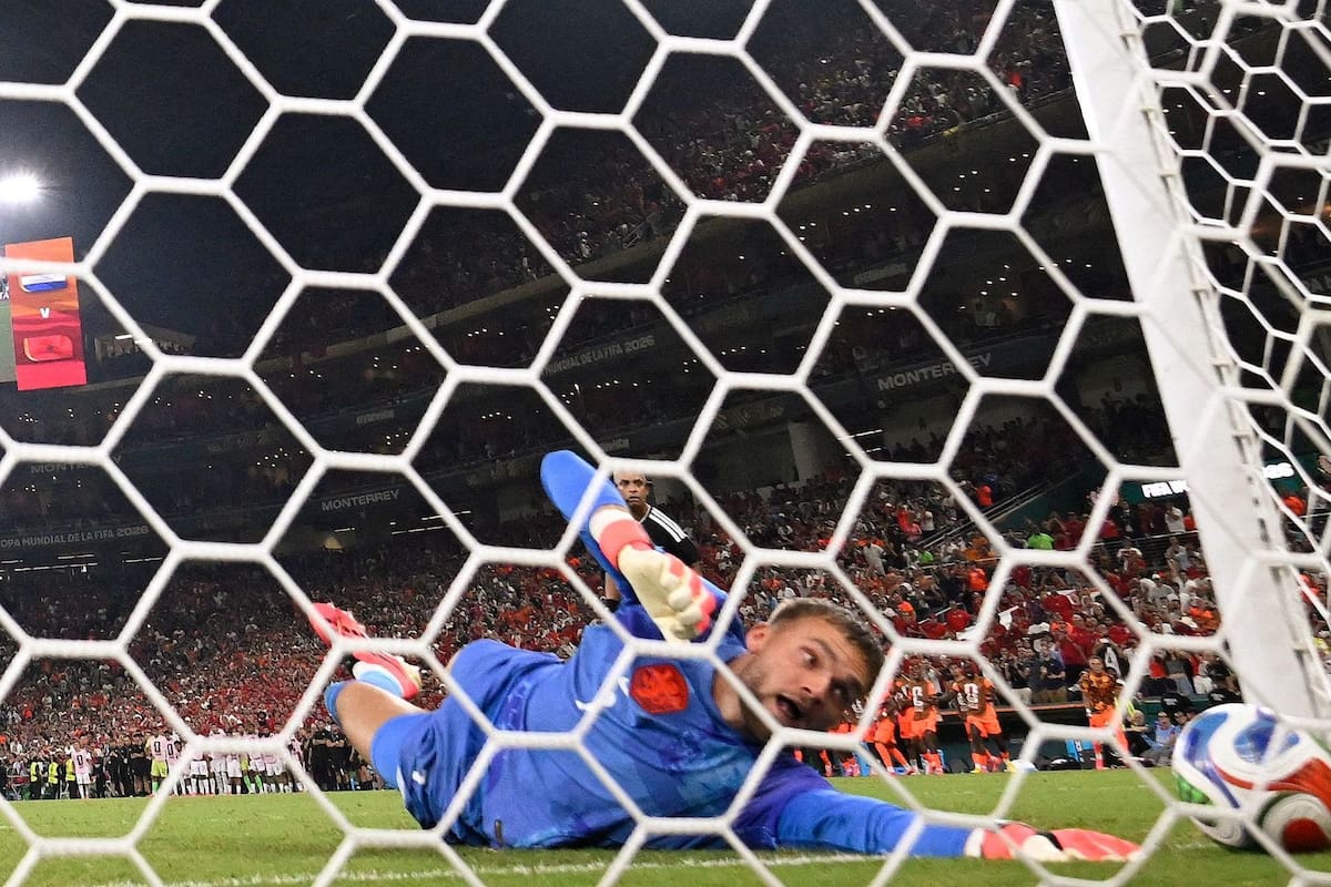 VÍDEO: A parada incomum do goleiro holandês “Dibu” e a disputa de pênaltis de seu time