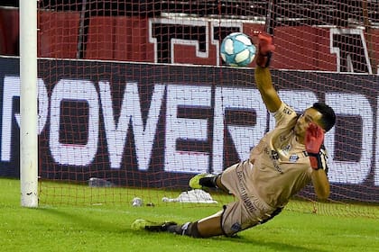 Para la historia: De Olivera ataja el último penal de Estudiantes de Río Cuarto y consolida el ascenso del Calamar