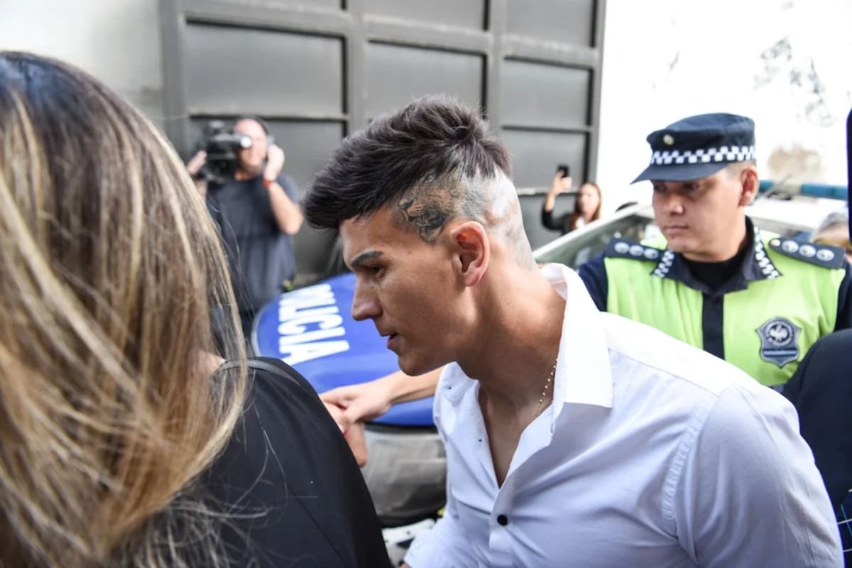 El arquero de Vélez Sebastián Sosa, al llegar a los tribunales tucumanos