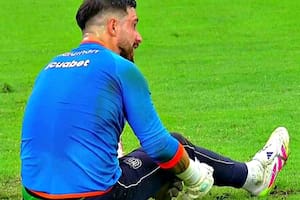 El llanto del arquero de Ecuador: se lesionó antes del partido y no pudo atajar en el empate con Brasil