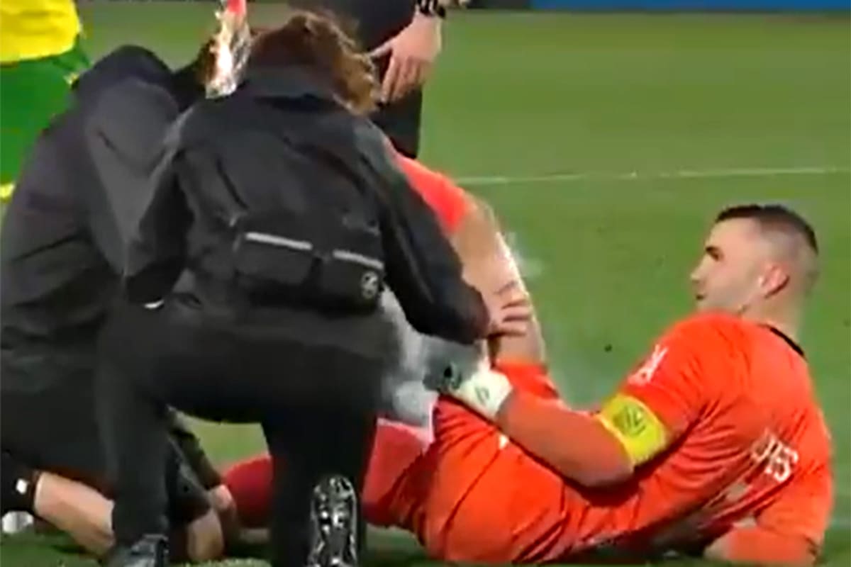 El arquero portugués Anthony Lopes finge lesión para darle tiempo a sus compañeros de romper el ayuno del Ramadán