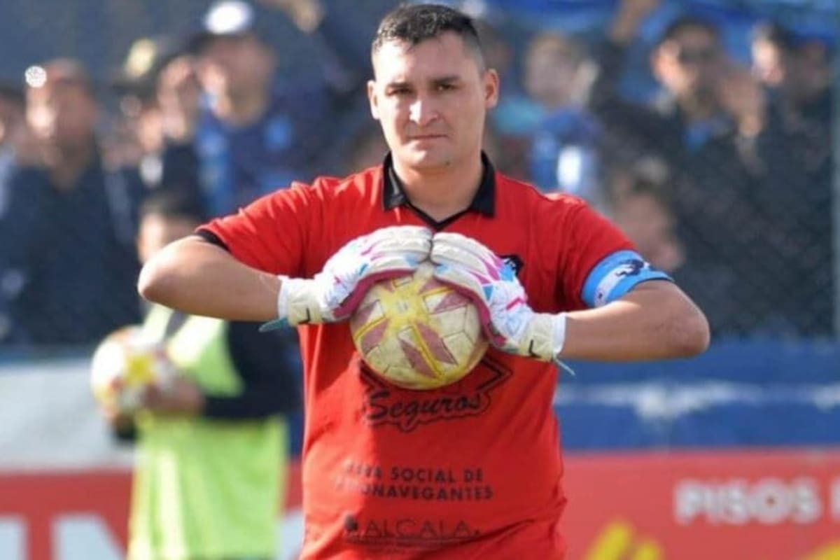 El arquero se fue expulsado por considerarse su acción "una conducta antideportiva"