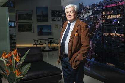 El arquitecto uruguayo desembarcó unos días en el país para recorrer la obra que construye en Puerto Madero y confesó sus secretos a la hora de concebir sus emprendimientos