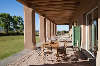 El arquitecto y artista sanjuanino Carlos Gómez Centurión fue el encargado de realizar el proyecto y dirección de obra.