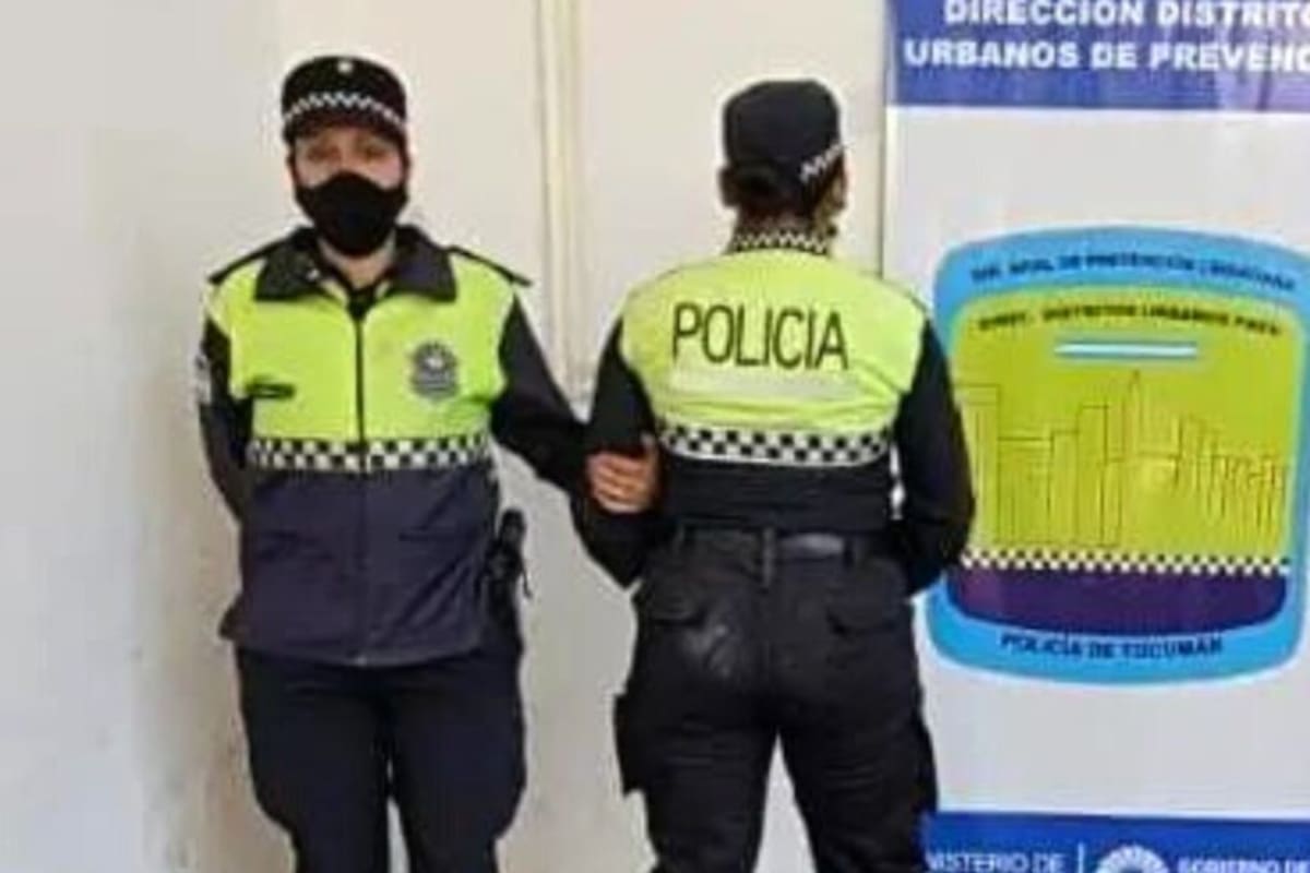 El arresto de la policía Florencia Elizabeth Morales, de 24 años, tras robarles a dos adolescentes en una plaza de San Miguel de Tucumán