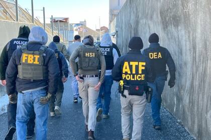 El arresto de un colombiano por parte del ICE tras su liberación local reavivó las tensiones sobre la cooperación entre las autoridades locales y federales