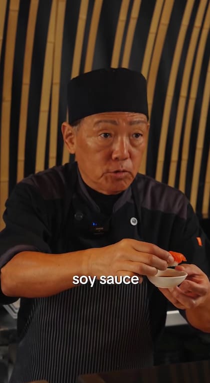 El arroz del sushi no debe mojarse en la salsa de soja