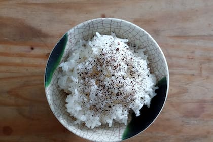 El arroz es la base de toda la cocina japonesa y al prepararlo de esta manera se llama gohan.