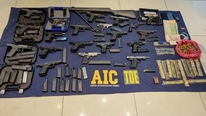 El arsenal que la policía secuestró al grupo que responde a Luciano Cantero