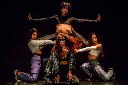 El arte, en su forma más vital, se despliega en la calle y se ofrece sin mediaciones. Basta acercarse, mirar y dejarse tocar