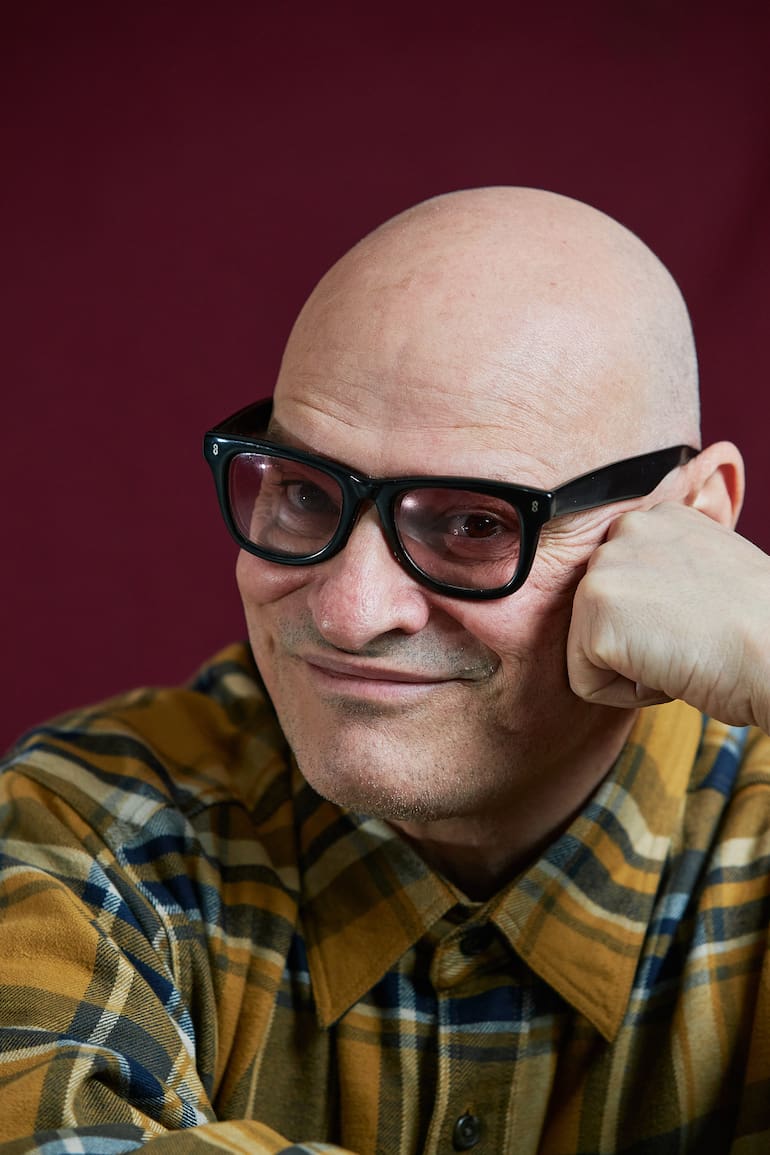 "El arte me drena la cabeza"; histriónico y multifacético, el actor, dramaturgo, director y artista plástico Carlos Belloso destaca el valor emocional de su actividad