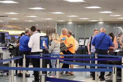 El artículo prohibido fue descubierto por oficiales de la TSA en uno de los puntos de control de seguridad del Aeropuerto Internacional Antonio B. Won Pat, en las Islas Guam