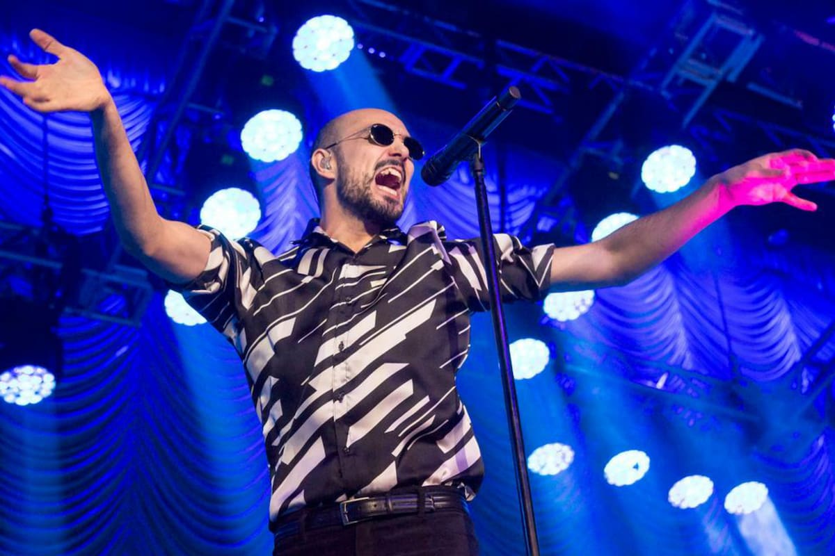 El artista brindó un show en comunión con su público en el Estado Único, donde hizo un recorrido por las composiciones de su último trabajo, La familia festeja fuerte