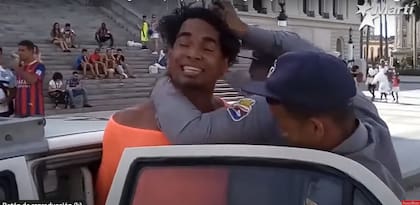 El artista de performance Otero Alcántara es arrestado en La Habana