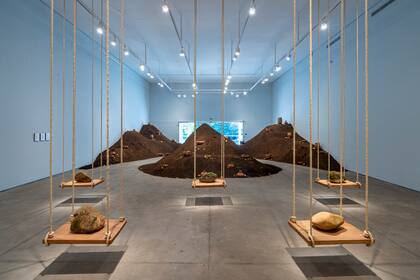 El artista guatemalteco Edgar Calel inauguró su primera exposición en Brasil