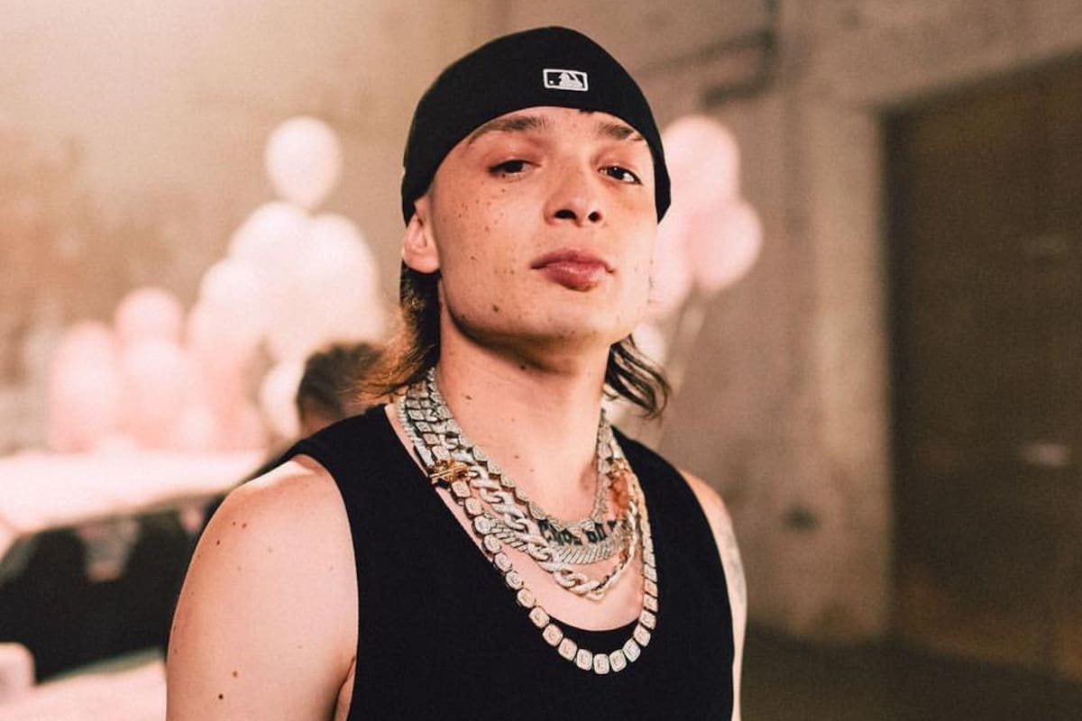 El artista mexicano fue duramente criticado por su imitación a los argentinos (Foto Instagram @pesoplumacharts)