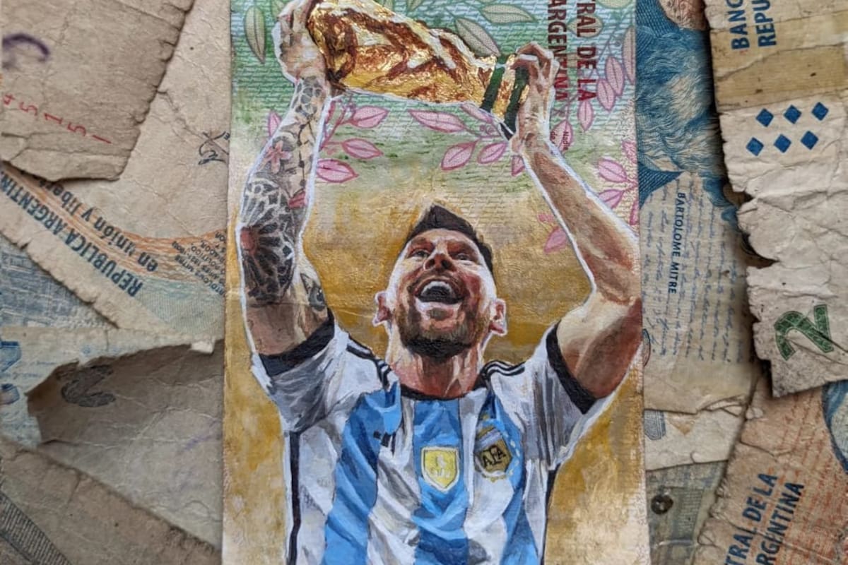 El artista plástico salteño Díaz usa los billetes como lienzo.