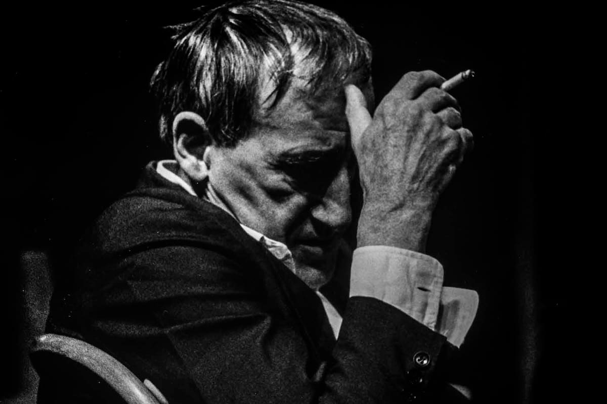 El artista polaco Tadeusz Cantor; cuando visitó la Argentina, debido al impacto y el boca a boca, los espectadores ocuparon hasta las escaleras de la gran sala del San Martín