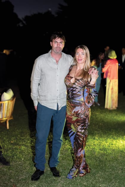 El artista y diseñador de muebles Eduardo
Blaquier y su mujer Agustina Frías.
